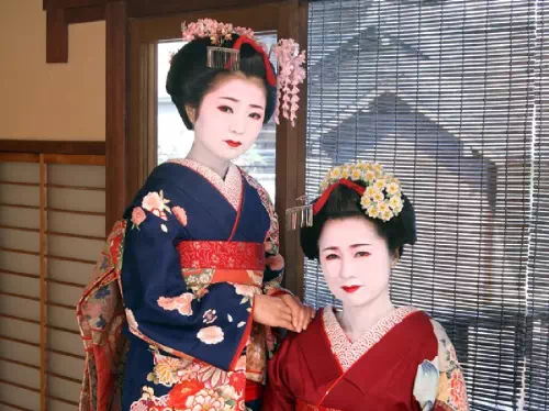 Kyoto Maiko or Geisha Makeover Experience for Groups and Families