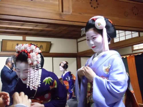 Kyoto Private Maiko Entertainment with Kyoto Cuisine Lunch Meal