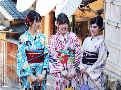 Kyoto Elegant Kimono Transformation and Photo Shoot Near Karasuma Station