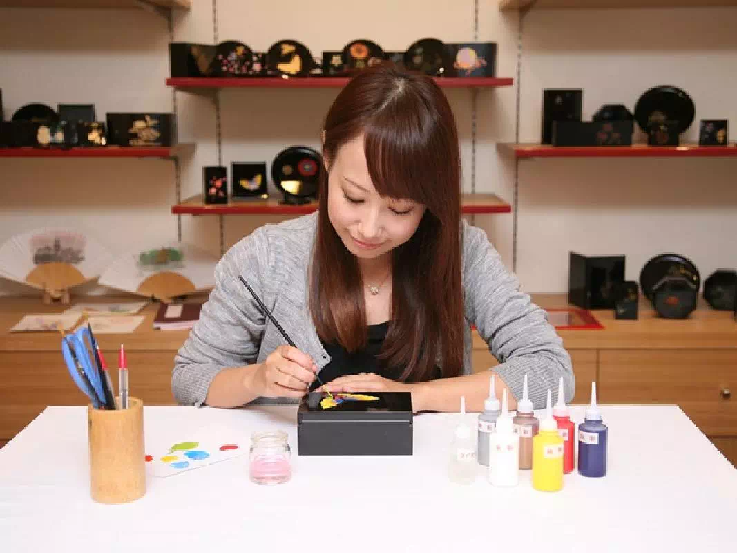 Iroetsuke Lacquerware Traditional Art Lesson with Colored Lacquer in Kyoto