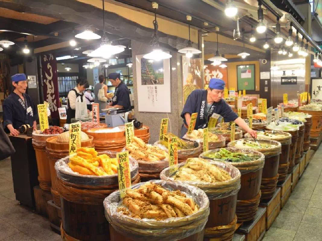 Kyoto Nishiki Market Food Tour with 7-Course Lunch & English-Speaking Guide