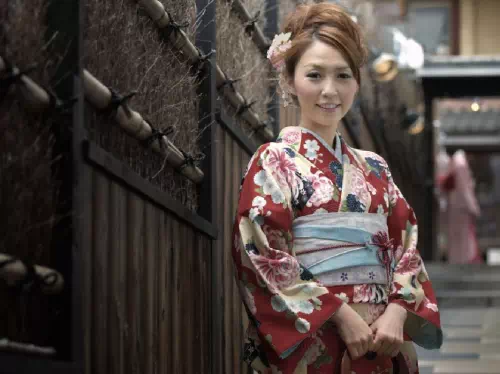 Kimono Dress-up and Kiyomizudera Temple Private Walking Tour in Kyoto
