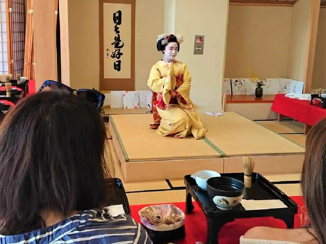 Traditional Maiko Dance Performance and Lesson in Kyoto