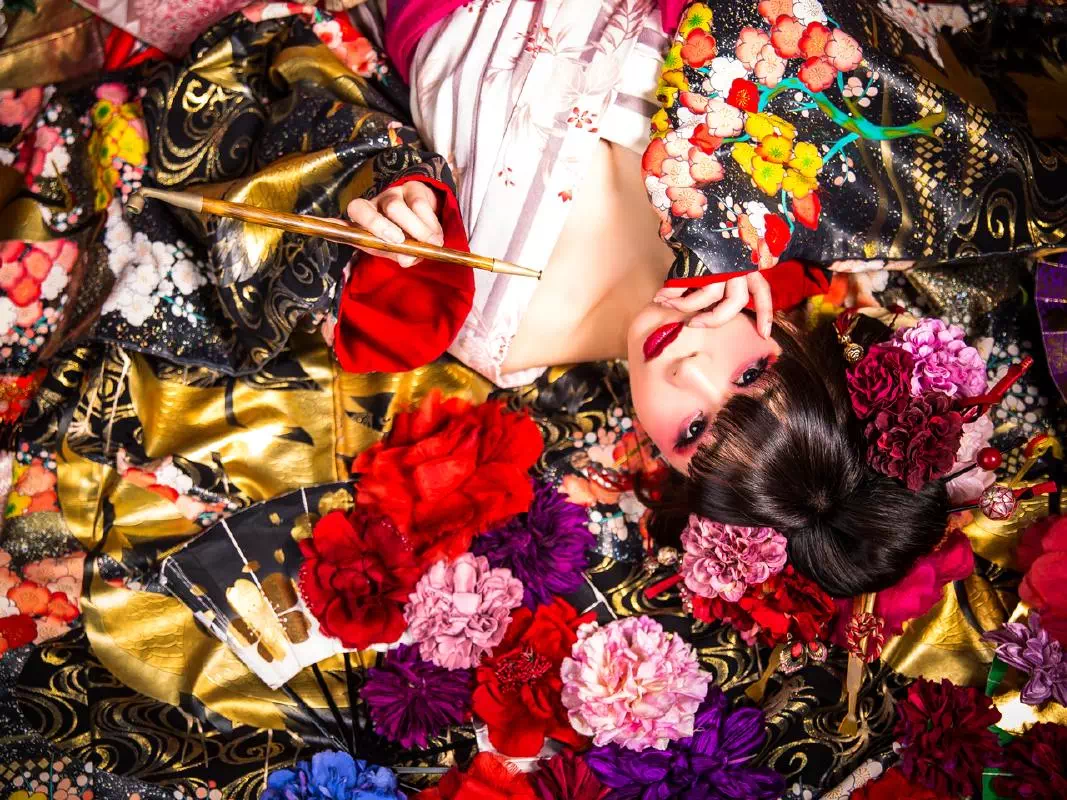Gorgeous Oiran Makeover and Kimono Photo Shoot in Kyoto