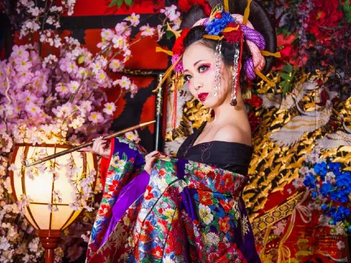 Gorgeous Oiran Makeover and Kimono Photo Shoot in Kyoto
