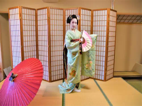 Maiko Traditional Dance Performance with Casual Chatting Session in Kyoto