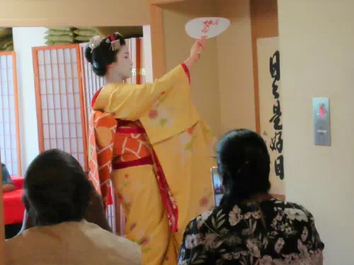 Maiko Traditional Dance Performance with Casual Chatting Session in Kyoto