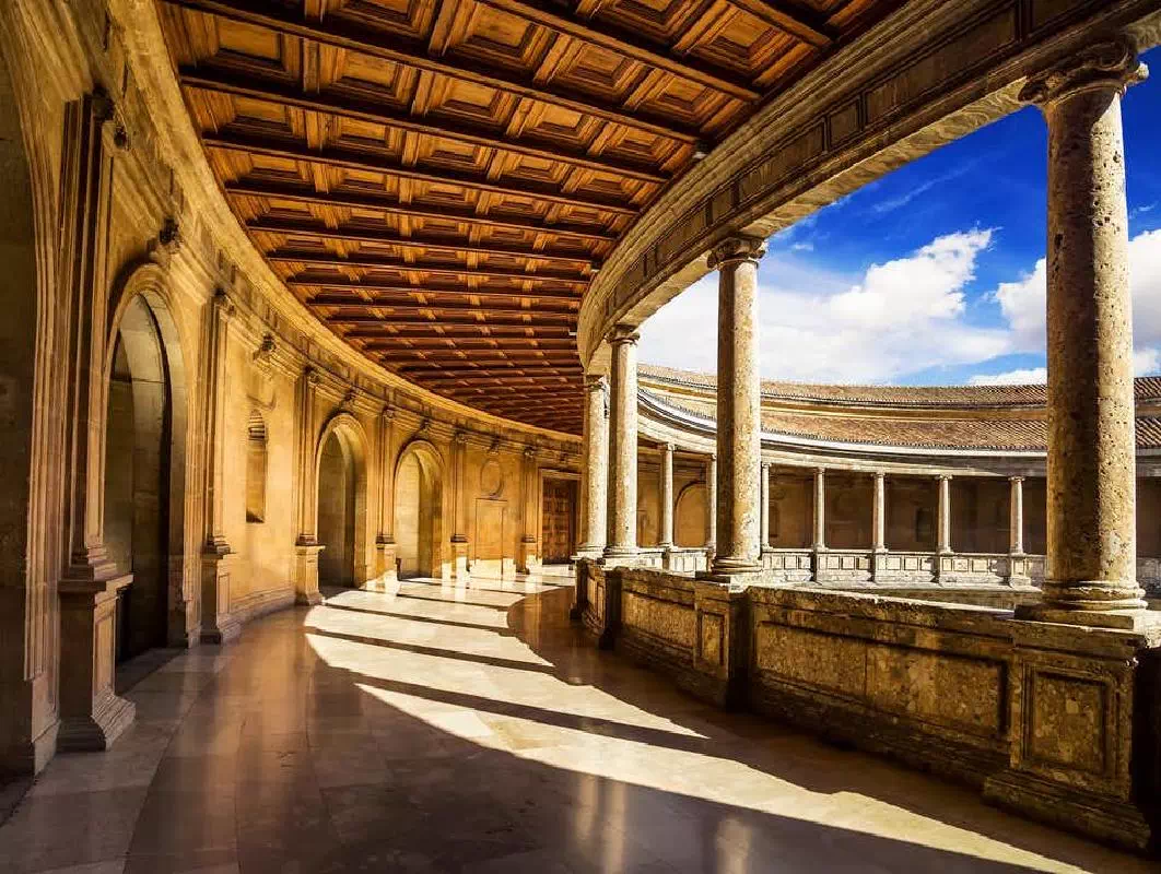 Guided Tour of Alhambra with Granada Science Park Admission Ticket