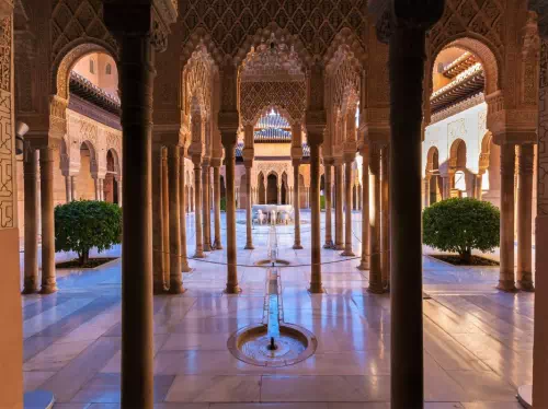 Alhambra Skip-the-Line Entry and Guided Visit with Nasrid Palaces and Generalife