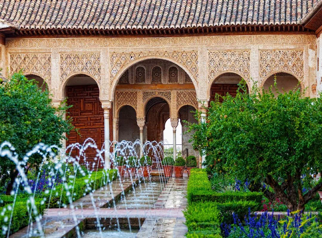 [Super Saver] Alhambra & Nasrid Palaces Tour with Albayzin & Sacromonte Visit
