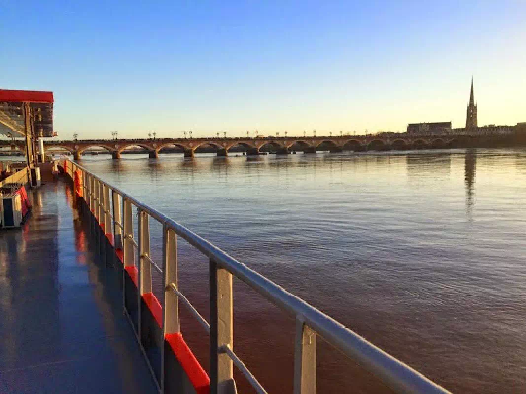 Bordeaux River Cruise with 3-Course French Lunch