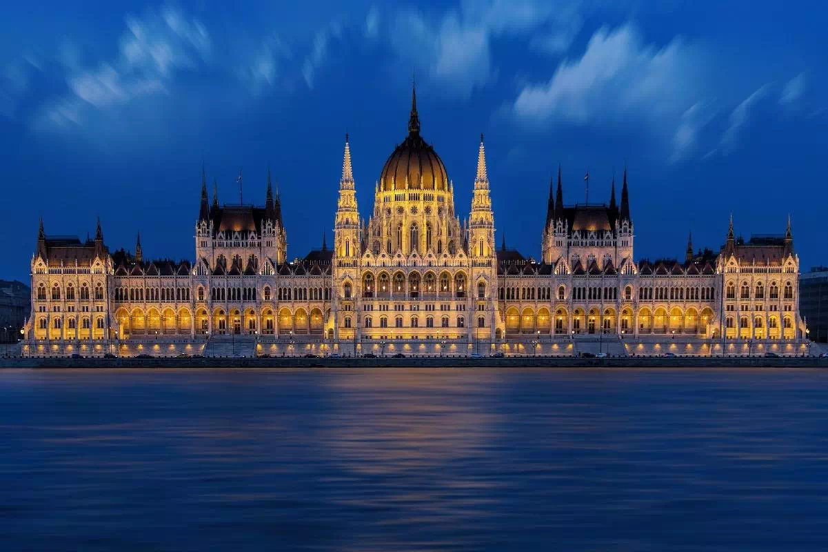 Budapest Night Tour with Dinner and Folklore Show