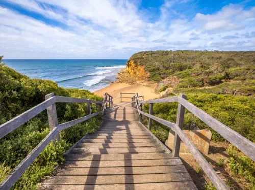 Great Ocean Road Day Tour from Melbourne with Overnight Stay at Lorne