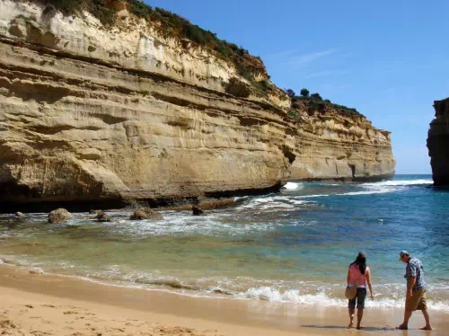 Great Ocean Road Day Tour from Melbourne with Overnight Stay at Lorne