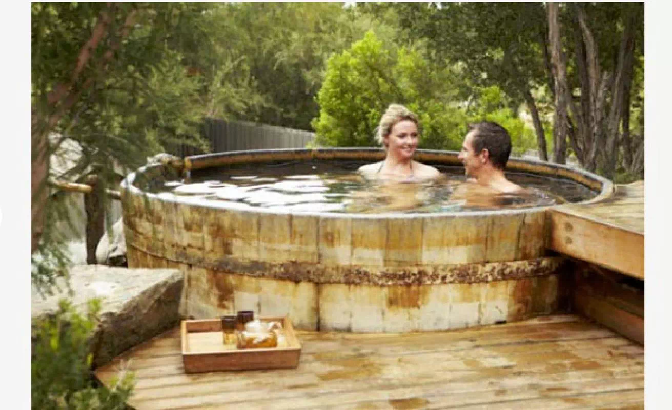 Mornington Peninsula Hot Springs Day Trip from Melbourne with Strawberry Picking