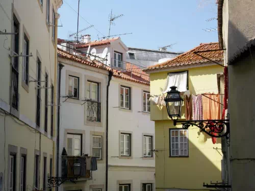 Lisbon Sunset Walking Tour with Tapas Dinner and Fado Show