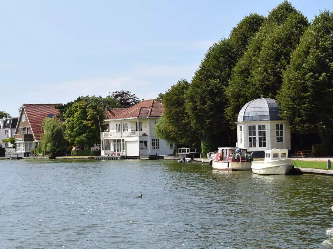 South Holland Tour with Royal FloraHolland Visit and Kaag Lake Boat Cruise