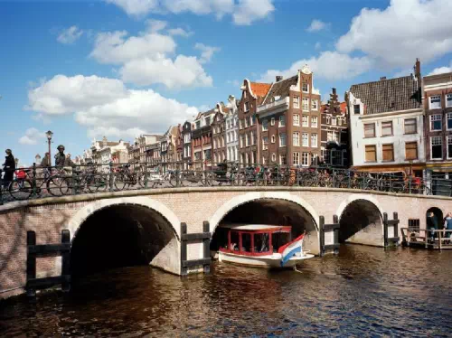 Amsterdam Van Gogh Museum and Rijksmuseum Guided Tour with Lunch Canal Cruise