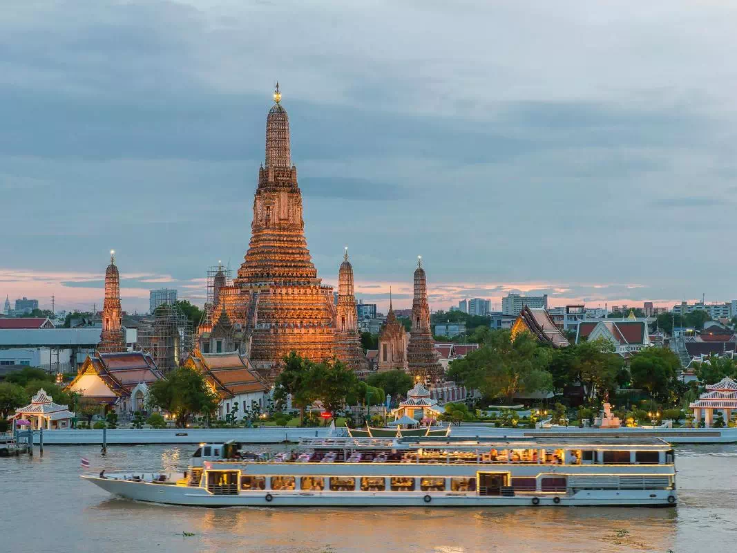 Bangkok Temple Tour with Long-tail Boat on Chao Phraya 