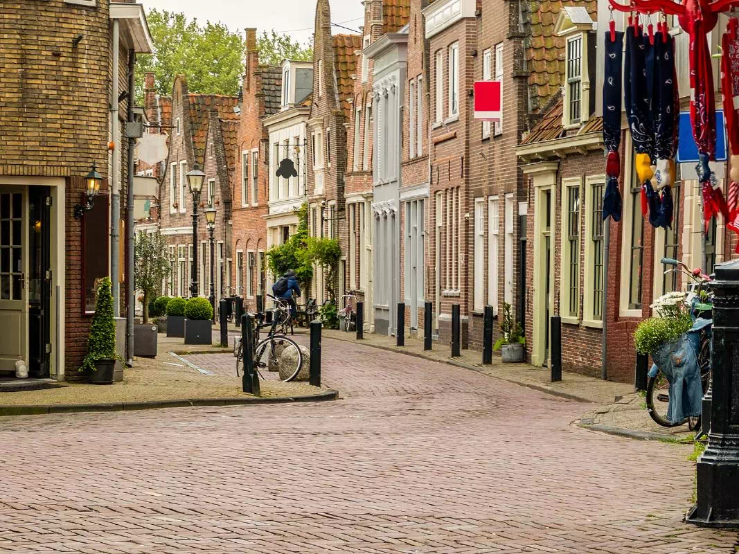 Marken, Volendam & Edam Private One Day Tour from Amsterdam by Public Transport