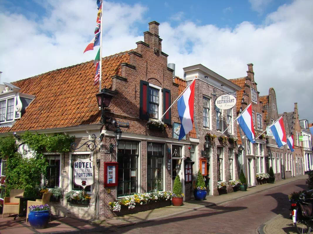 Marken, Volendam & Edam Private One Day Tour from Amsterdam by Public Transport