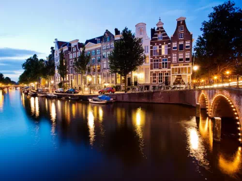 Amsterdam Evening Candlelight Canal Cruise with Dutch Cheese Tasting and Wine