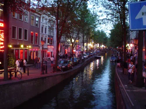 Amsterdam Red Light District Private Tour with Drink