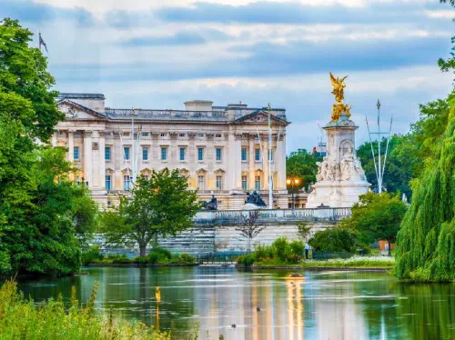 Buckingham Palace Tickets with Royal London Walking Tour and Afternoon Tea