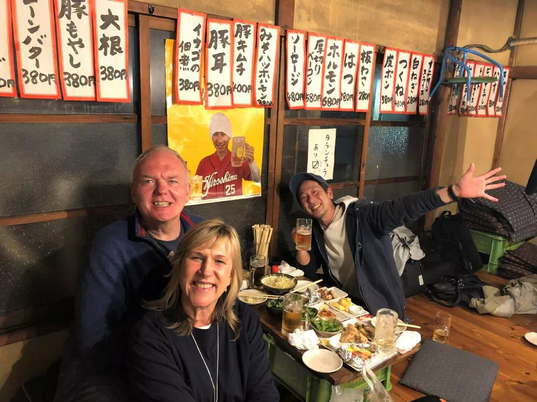 Hiroshima City Night Cycling and Local Bar Hopping Tour with English Guide