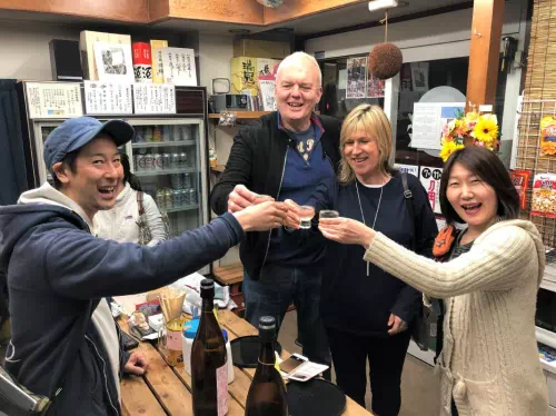 Hiroshima City Night Cycling and Local Bar Hopping Tour with English Guide