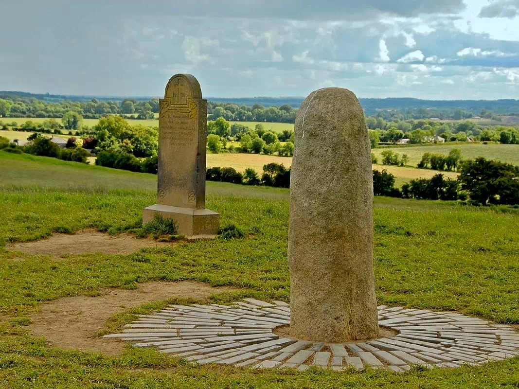 Mystical Newgrange and Hill of Tara Day Tour from Dublin