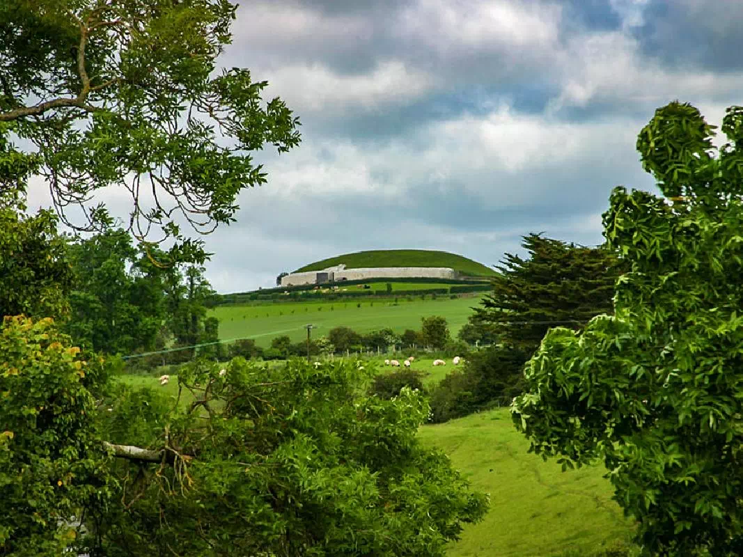 Mystical Newgrange and Hill of Tara Day Tour from Dublin