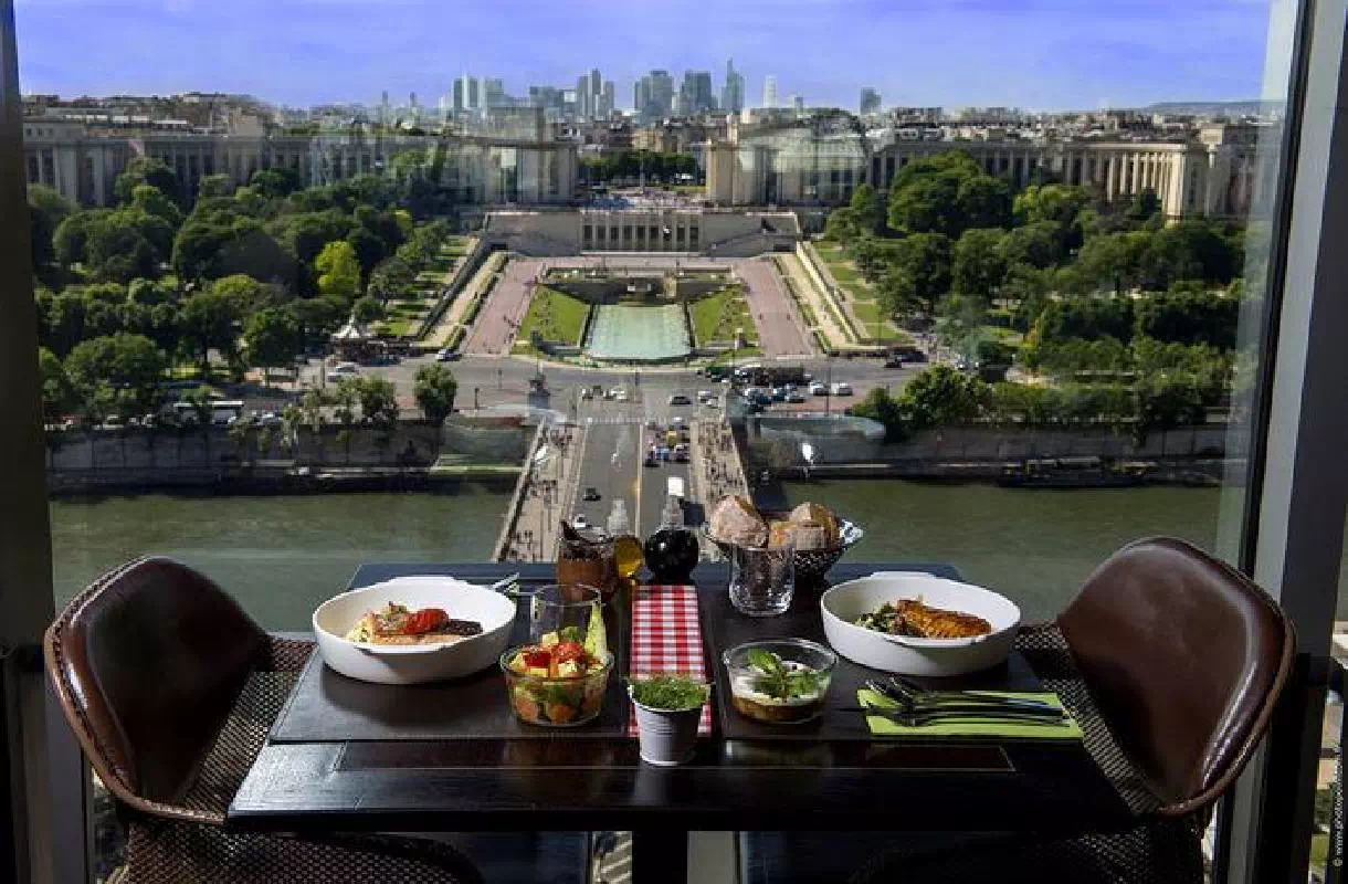 Lunch at La Brasserie De La Tour Eiffel (formerly 58 Tour Eiffel) in Paris 