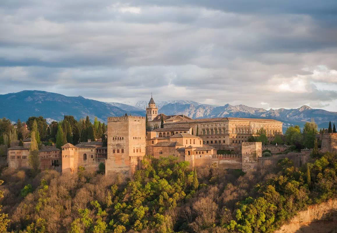 Alhambra Alcazaba and Generalife Guided Tour with Optional Nasrid Palaces Visit