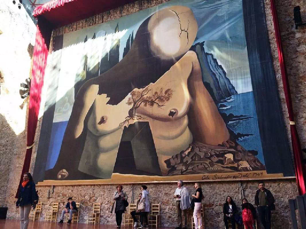 Skip the Line Dali Theatre-Museum and Girona Tour with AVE Train from Barcelona