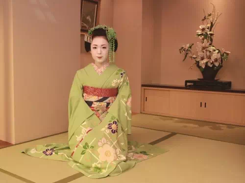 Maiko Entertainment in Kyoto with Dance Performance and Dinner