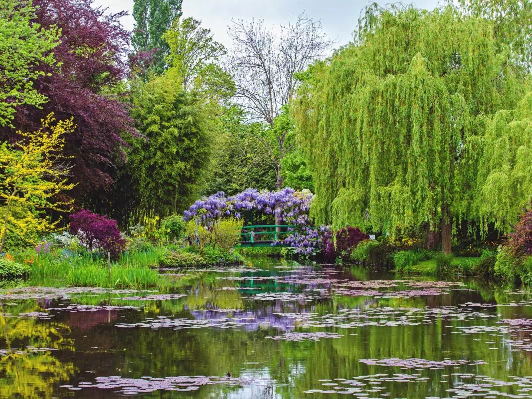 Private Tour of Giverny and Versailles with Skip the Line Access from Paris