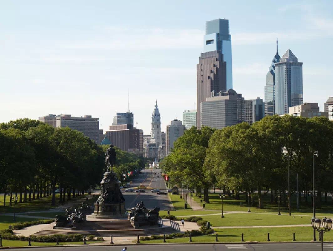 New York City to Philadelphia and Amish Country Guided Bus Sightseeing Tour