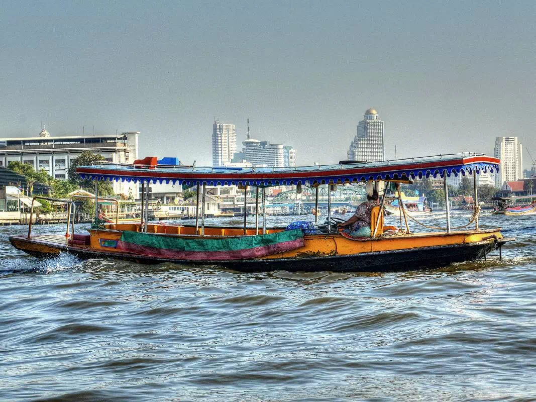 Private Bangkok Cultural Tour with Longtail Boat Cruise and Limousine Transfers