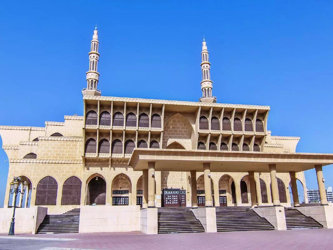 Emirate of Sharjah City Morning Tour to Mosques and Souks from Dubai