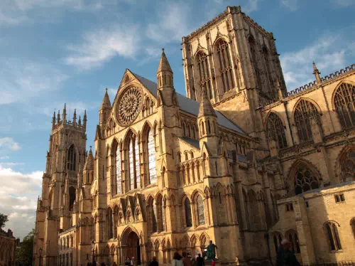 York Day-Trip from London by Rail with Jorvik Viking Center Entry and Bus Tour