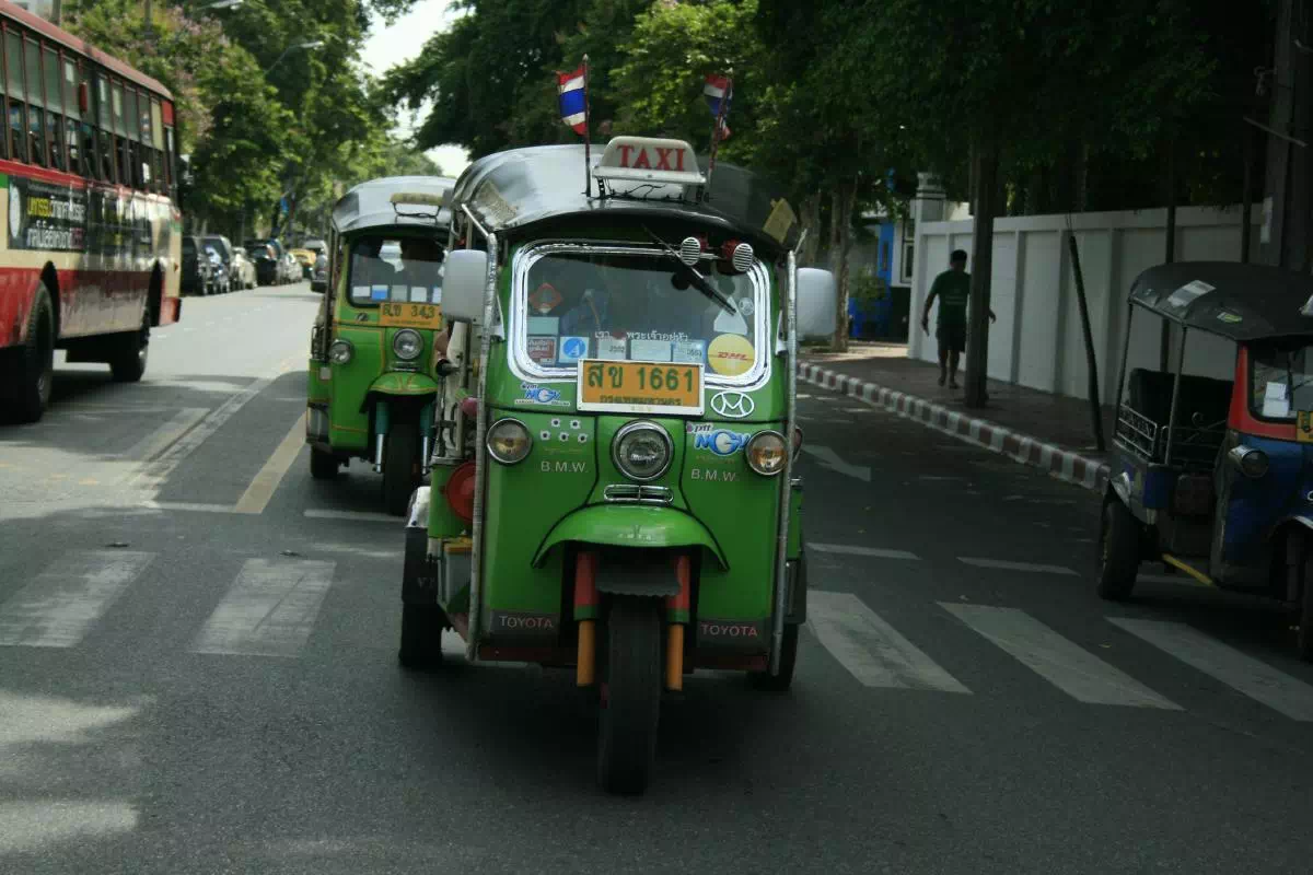 Tuk Tuk Auto Rickshaw Tour to Temples and Markets of Bangkok