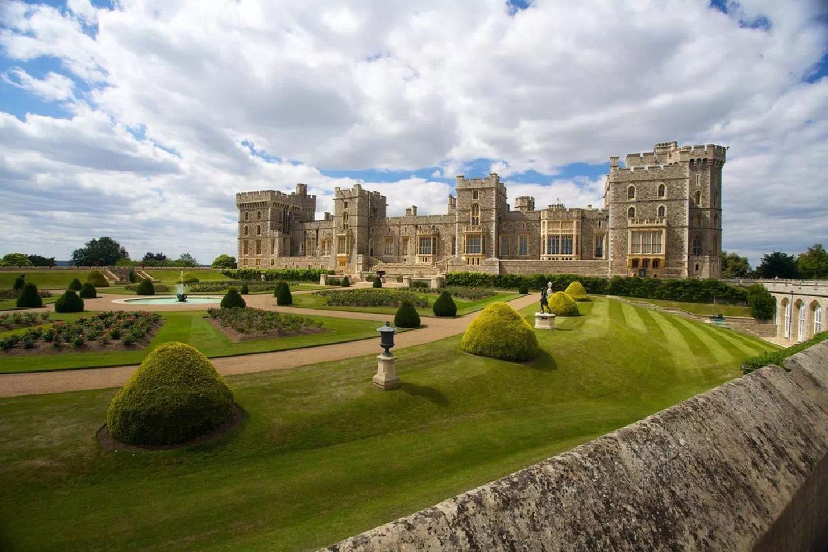 Small Group Day Tour of Windsor, Bath and Stonehenge from London