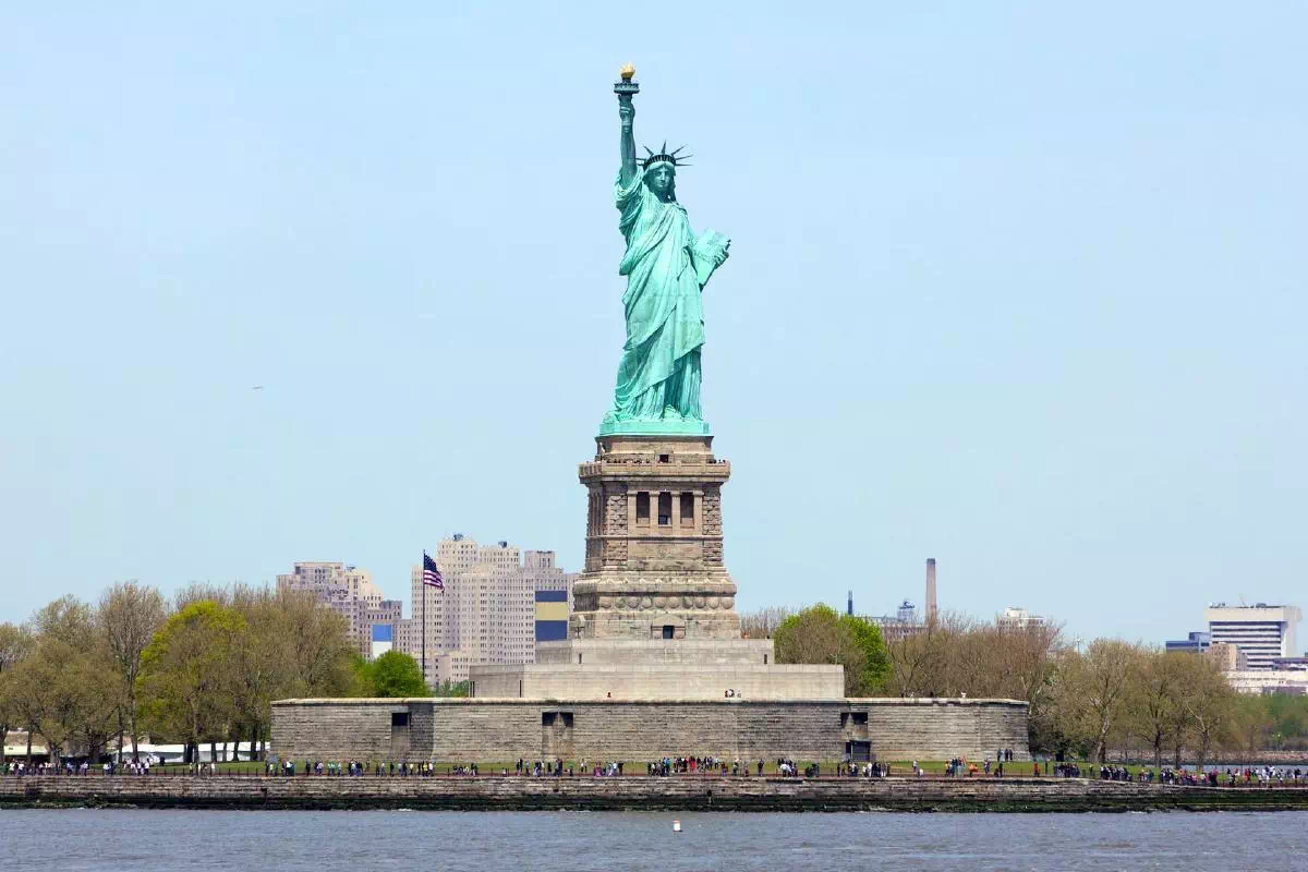 New York City Half Day Guided Tour with Statue of Liberty View from Battery Park