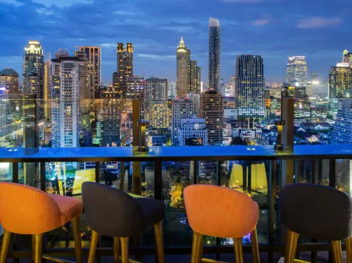 Bangkok Chinatown Small Group Food and sightseeing Tour with Rooftop Bar Visit