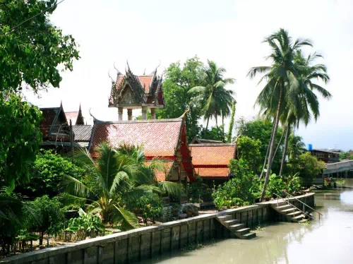 Koh Kret Island and Pottery Village Full Day Private Bicycle Tour from Bangkok