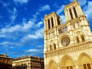 Paris Small Group Tour with Eiffel Tower Priority Access, Lunch and Seine Cruise