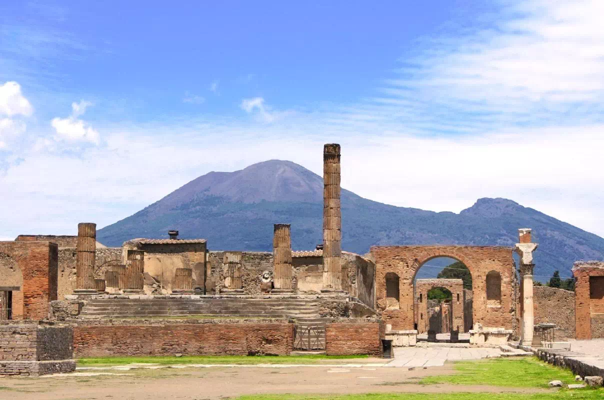 Pompeii and Amalfi Coast Small Group Day Tour from Rome with Positano Visit