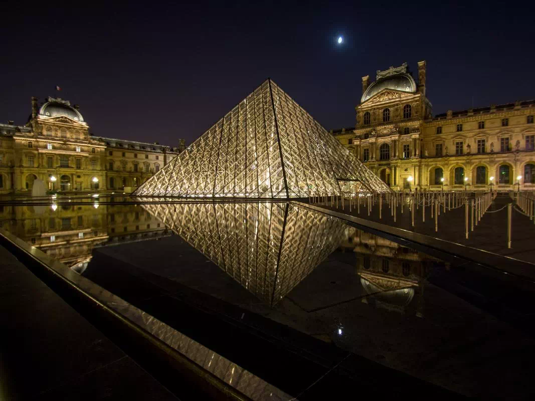 Paris by Night City Small Group Tour with Transfers