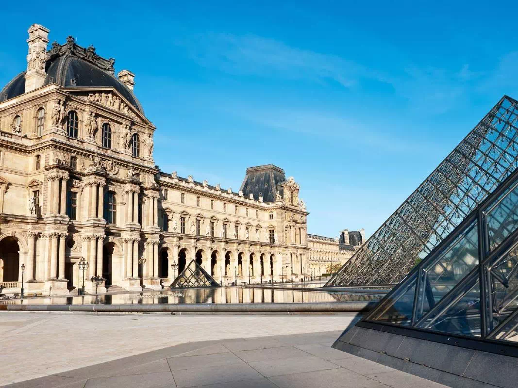 Murders and Mysteries of the Louvre Museum Small Group Tour